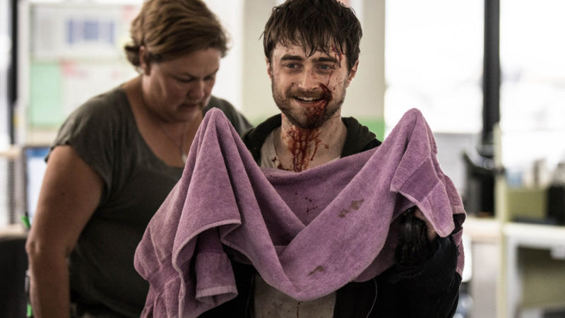 Armas em Jogo: Comédia com Daniel Radcliffe estreia em 06 de novembro