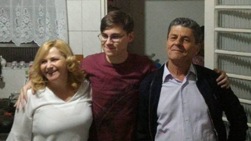 Corpos do ator Rafael Miguel e dos pais são liberados do IML