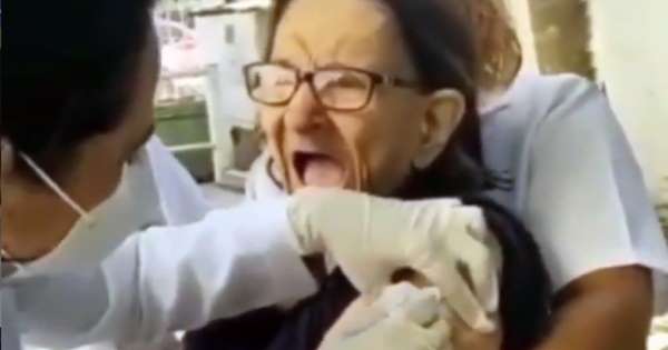 Fatos Inusitados! #16 – idosa tem reação hilária ao se vacinar: “Desgraça!” Confira