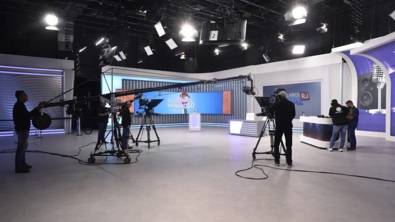 Queda de teto dá perda total em estúdios da Record TV Rio