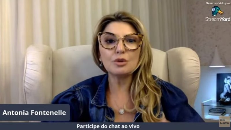 Antônia Fontenelle diz que se acertou com pentacampeão Roberto Carlos