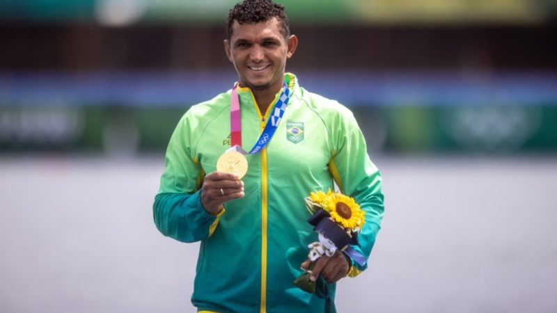 Da Bahia para o mundo! Isaquias Queiroz leva medalha de ouro nas Olimpíadas de Tóquio