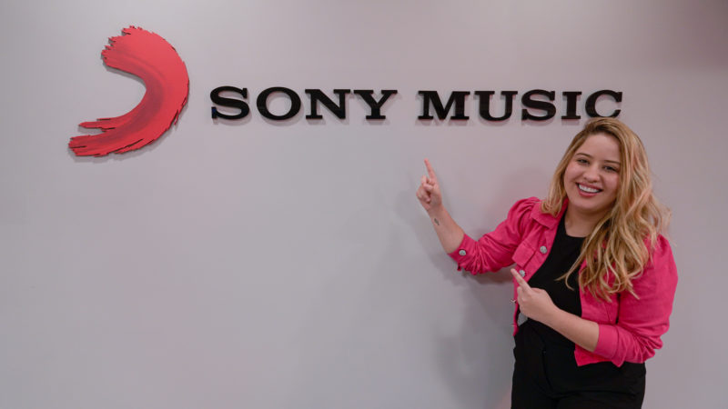 Mari Fernandez assina com a Sony Music e lança novo EP “Pra Lascar o Coração”