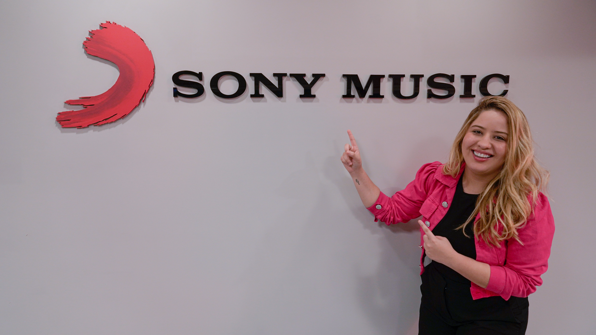 Mari Fernandez assina com a Sony Music e lança novo EP "Pra Lascar o Coração"