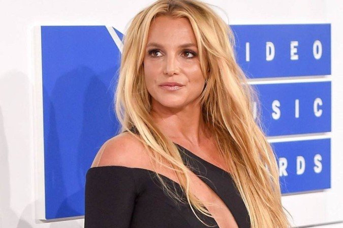 Britney Spears fecha contrato para lançar livro de memórias
