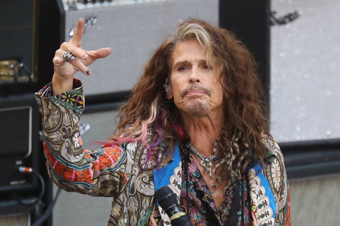 Aerosmith anuncia cancelamento de shows e Steven Tyler se interna para tratamento; entenda