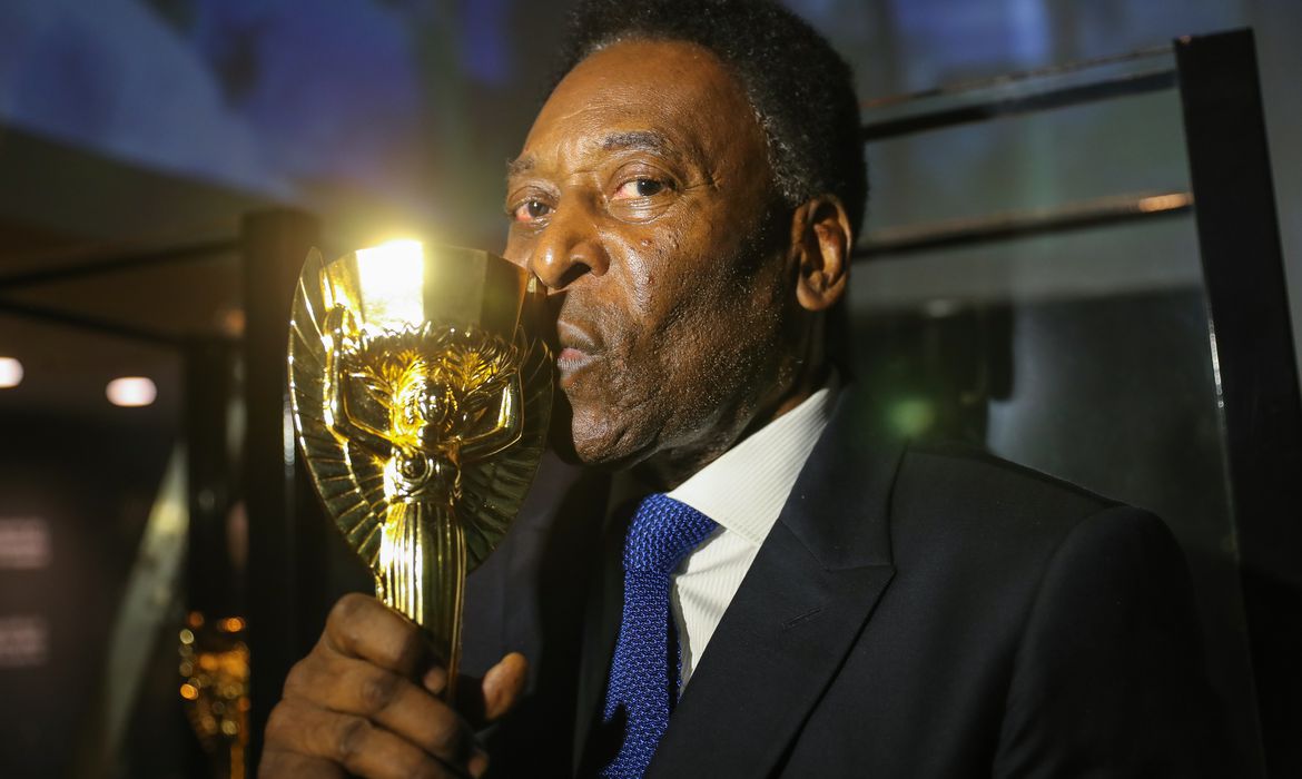 Famosos lamentam a morte de Pelé