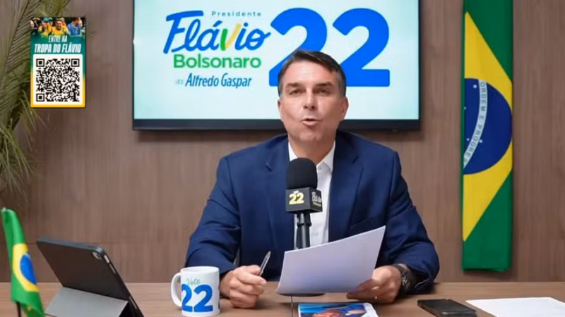 Flávio Bolsonaro reage à prisão de Eduardo Bolsonaro e ameaça Alexandre de Moraes com impeachment